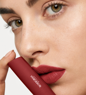8009518498578 Milano Red Mat rossetto modella